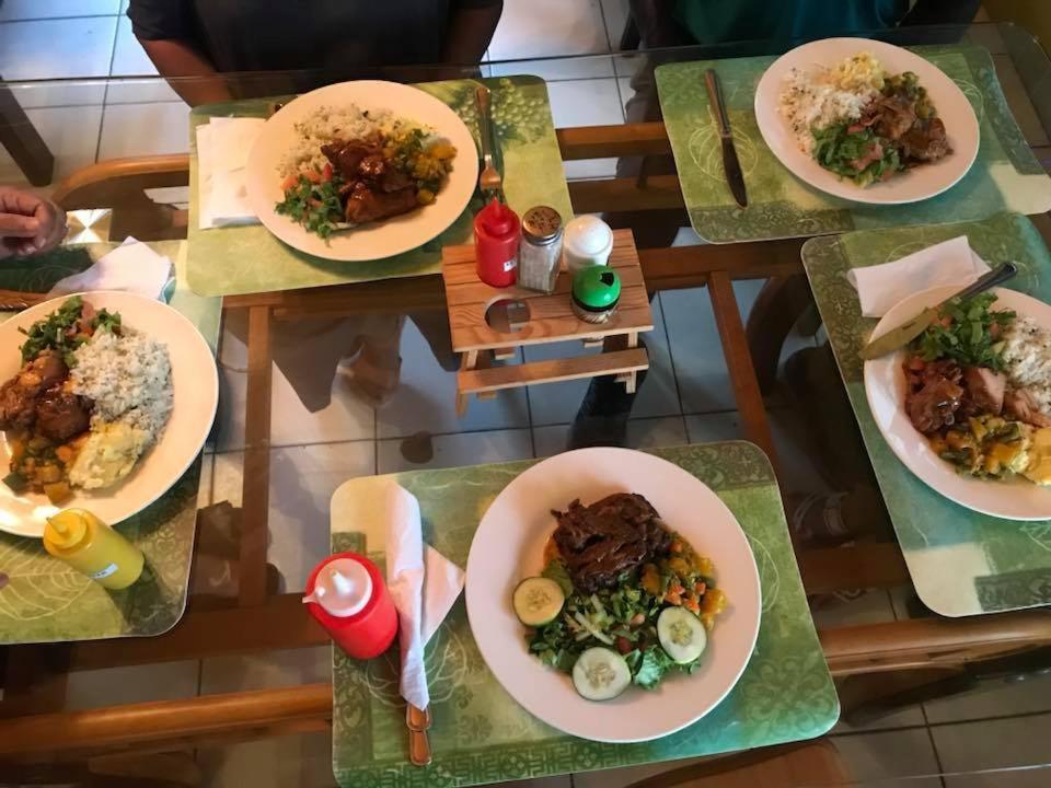 North Bay Inn Sauteurs 外观 照片